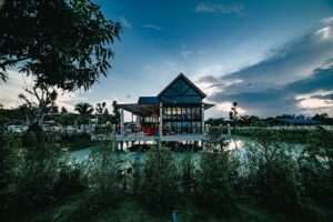 ร้านอาหารอีสานกลางทุ่ง กินข้าวกลางธรรมชาติ รสชาติแท้ที่หาไม่ได้ในเมือง